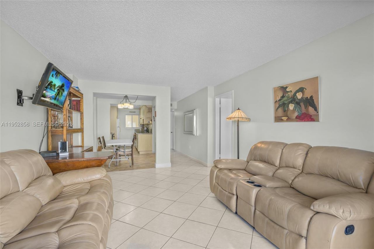 4141 Collins Ave, Unit 201, Miami Beach, FL 33140 Photo