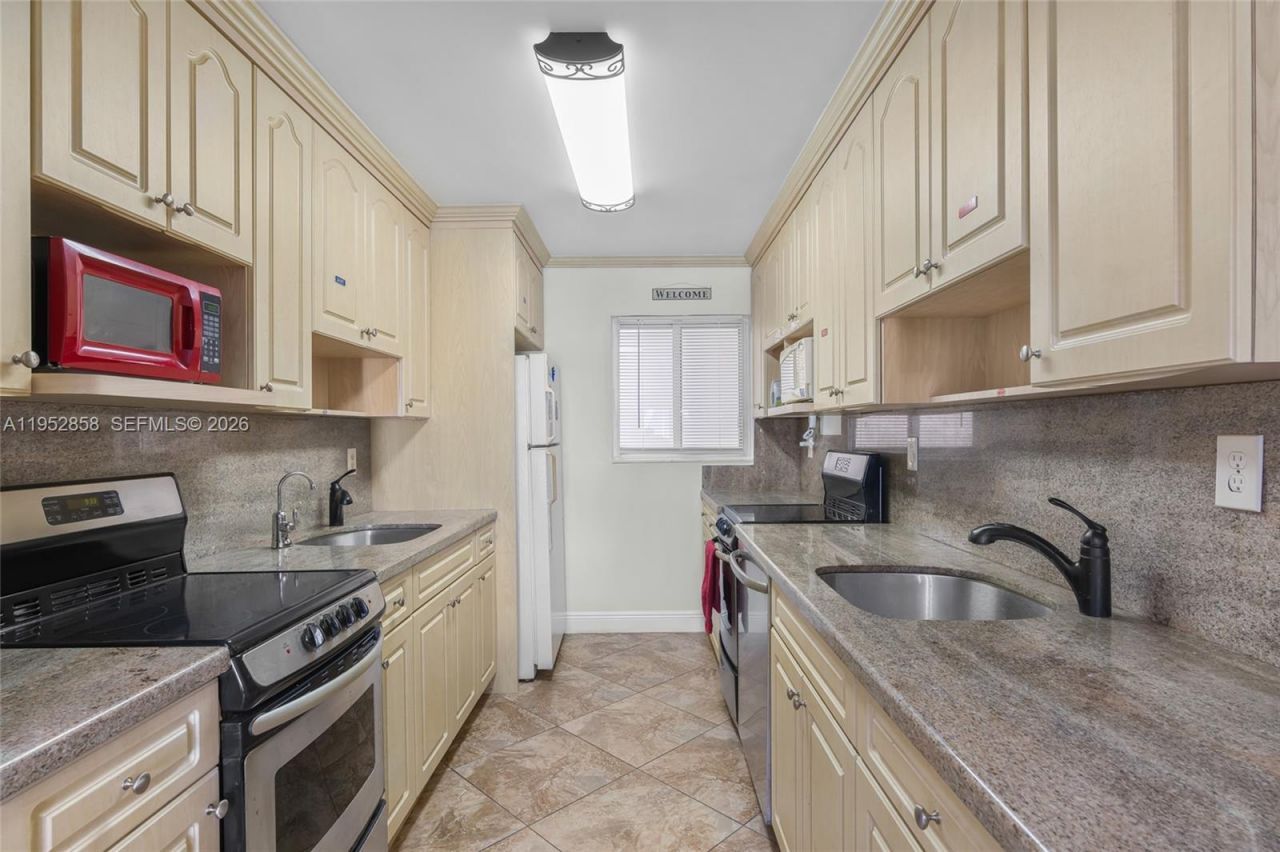 4141 Collins Ave, Unit 201, Miami Beach, FL 33140 Photo