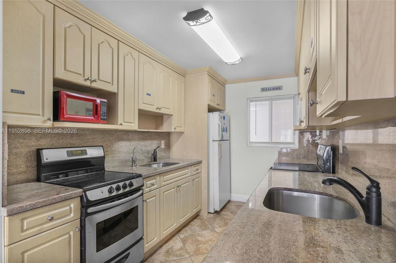 4141 Collins Ave, Unit 201, Miami Beach, FL 33140 Photo