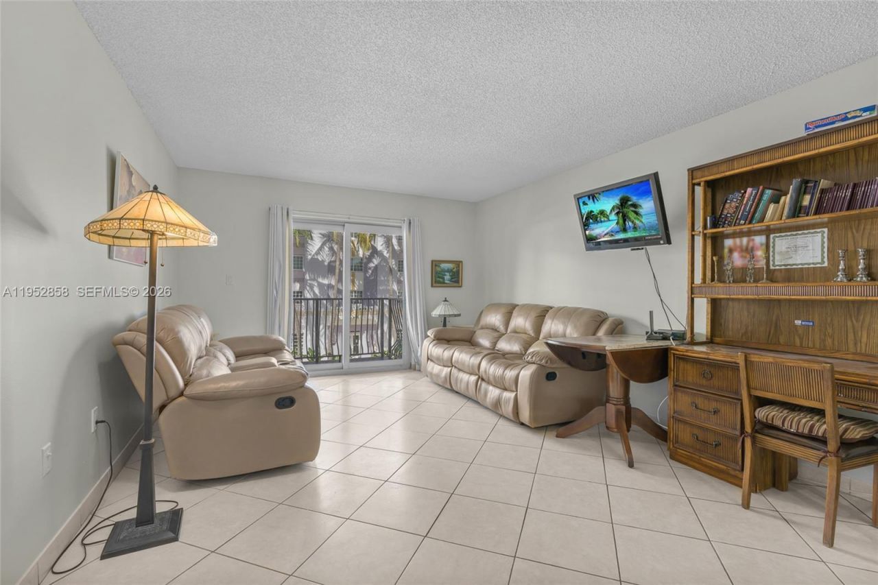 4141 Collins Ave, Unit 201, Miami Beach, FL 33140 Photo