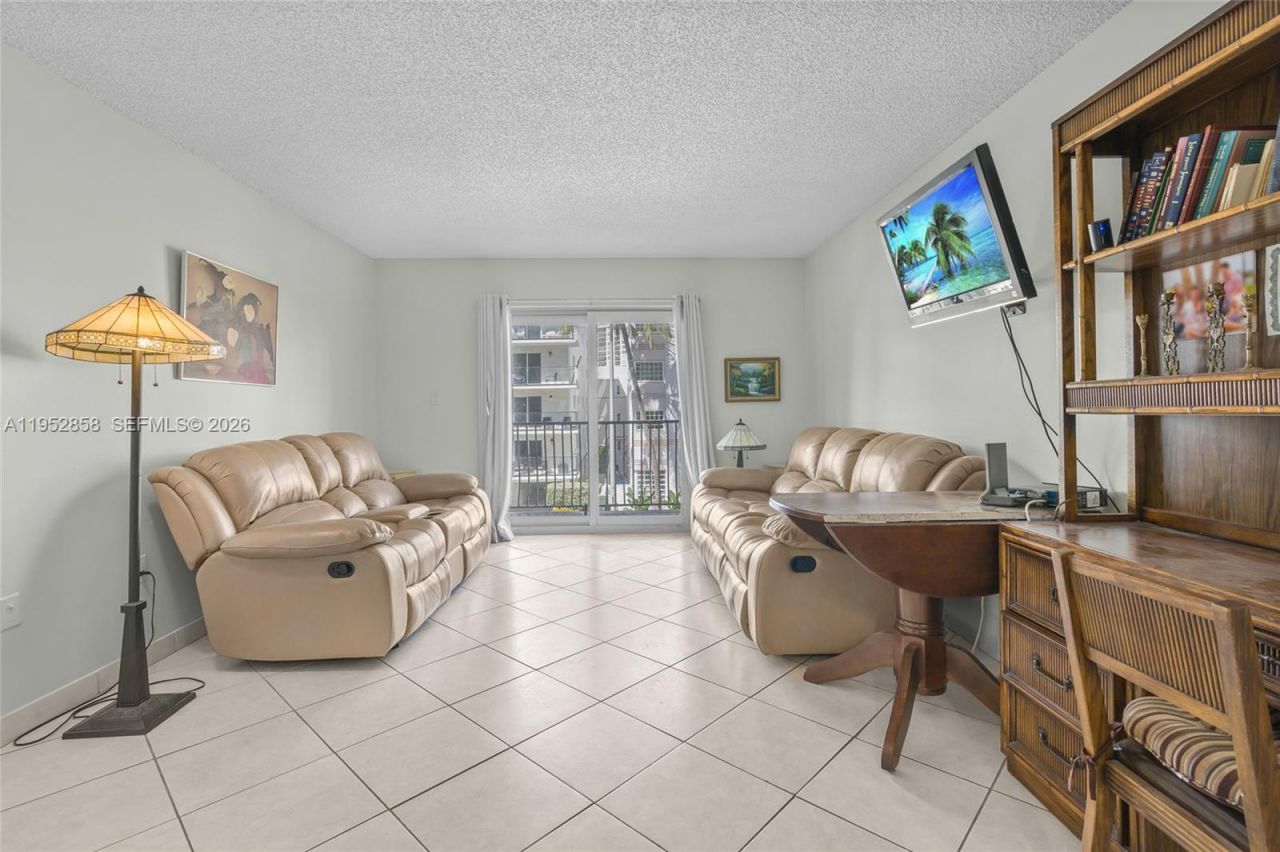 4141 Collins Ave, Unit 201, Miami Beach, FL 33140 Photo