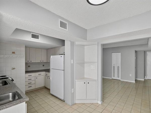2924 Collins Avenue, Unit 501, Miami Beach, FL 33140