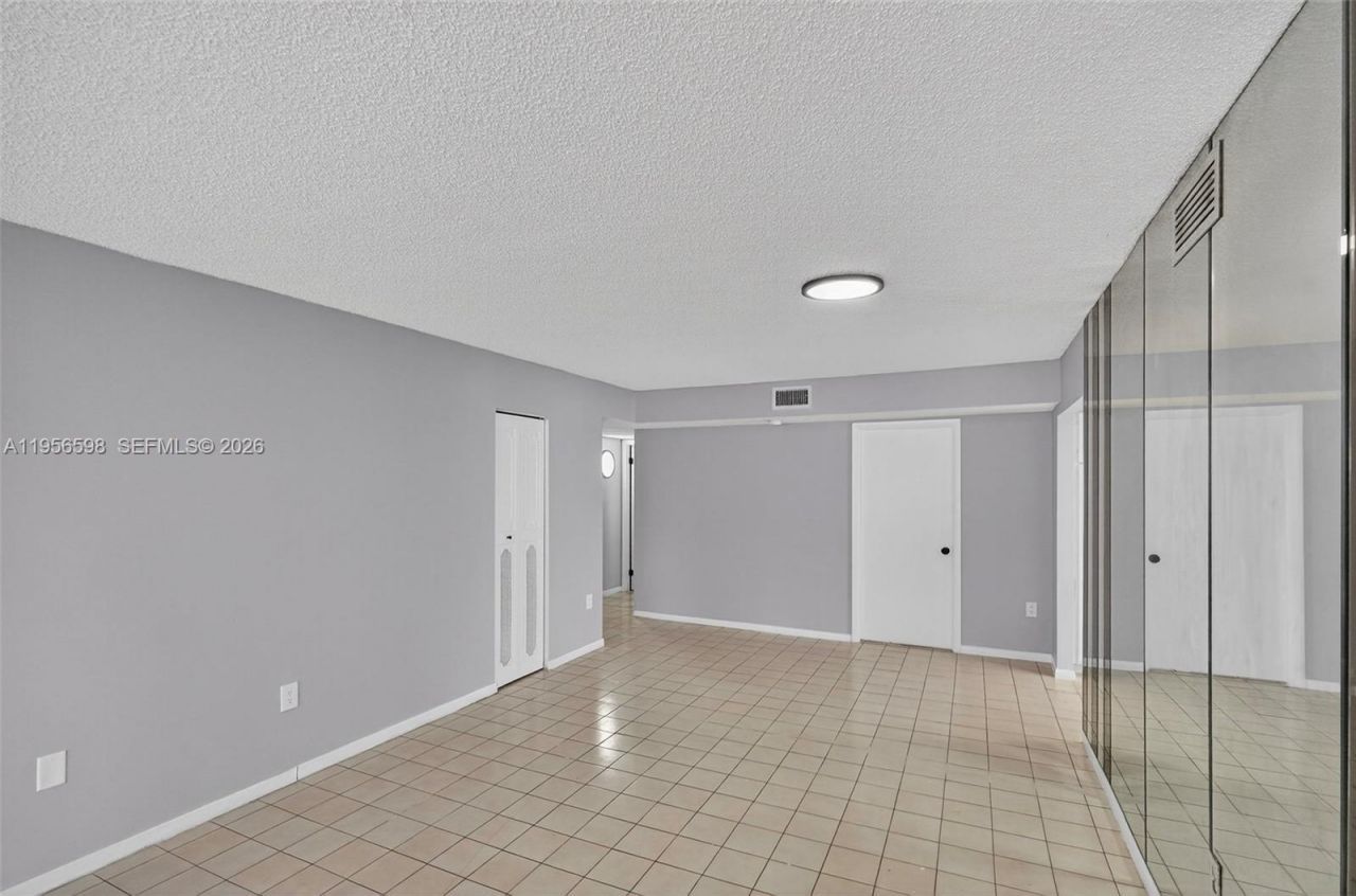 2924 Collins Avenue , Unit 501, Miami Beach, FL 33140 Photo
