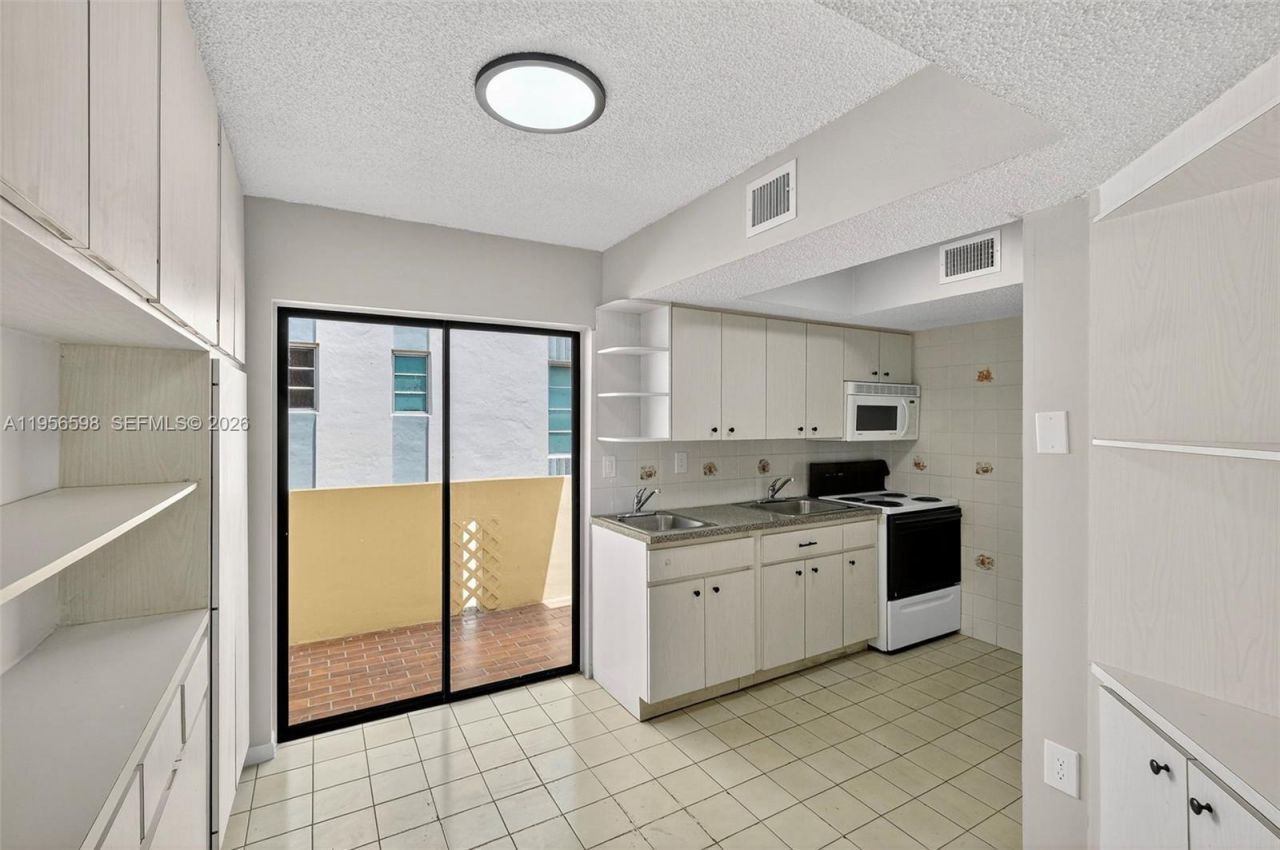 2924 Collins Avenue , Unit 501, Miami Beach, FL 33140 Photo