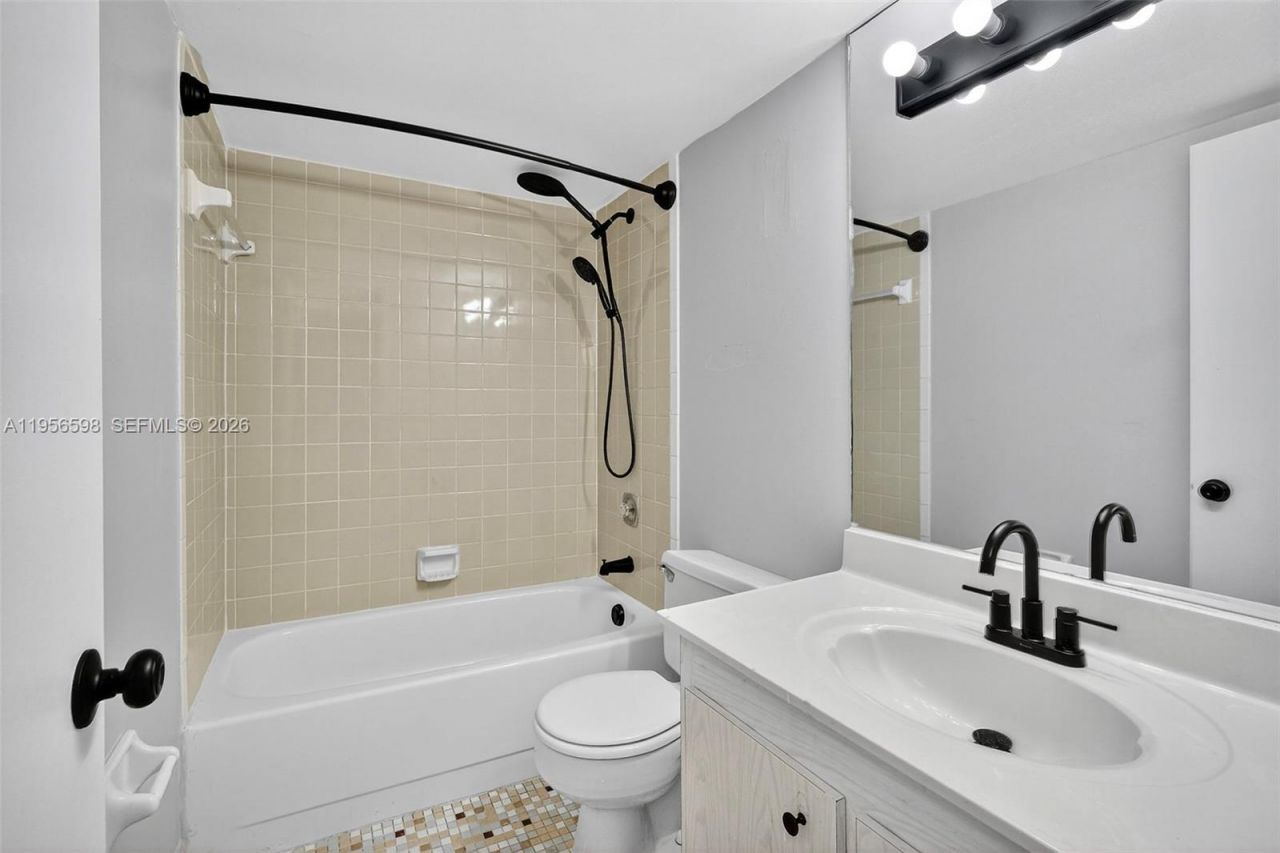 2924 Collins Avenue , Unit 501, Miami Beach, FL 33140 Photo