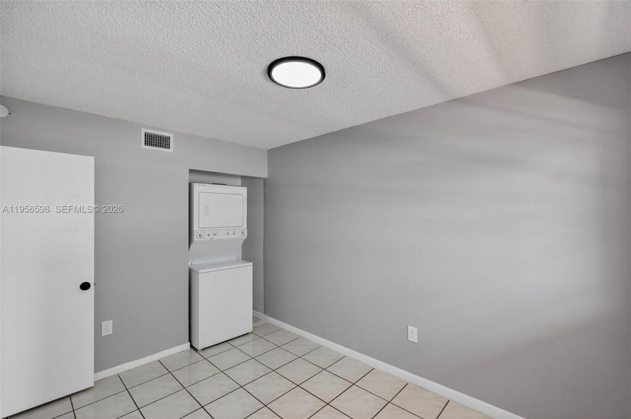 2924 Collins Avenue , Unit 501, Miami Beach, FL 33140 Photo