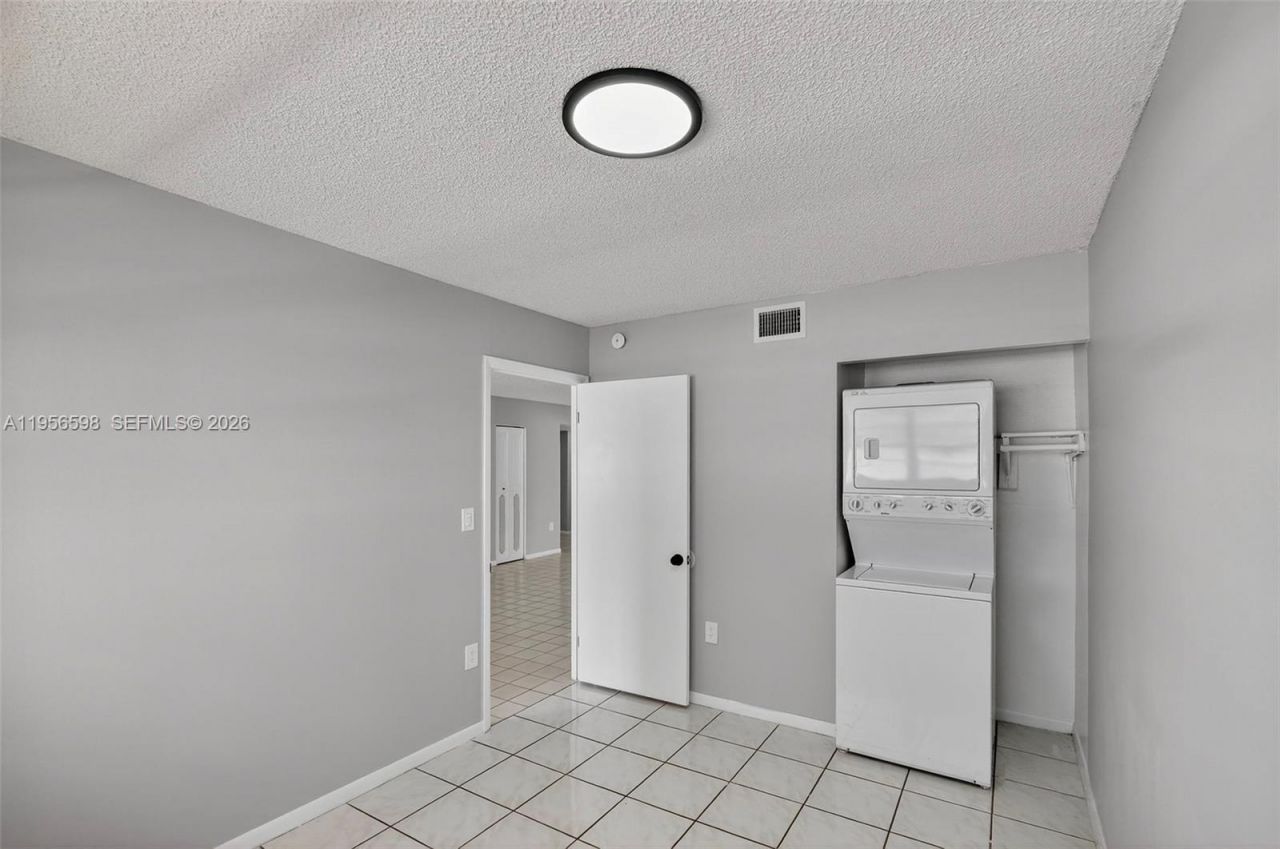 2924 Collins Avenue , Unit 501, Miami Beach, FL 33140 Photo