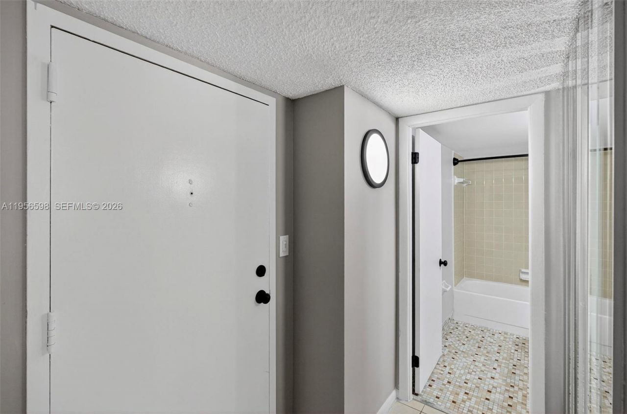 2924 Collins Avenue , Unit 501, Miami Beach, FL 33140 Photo