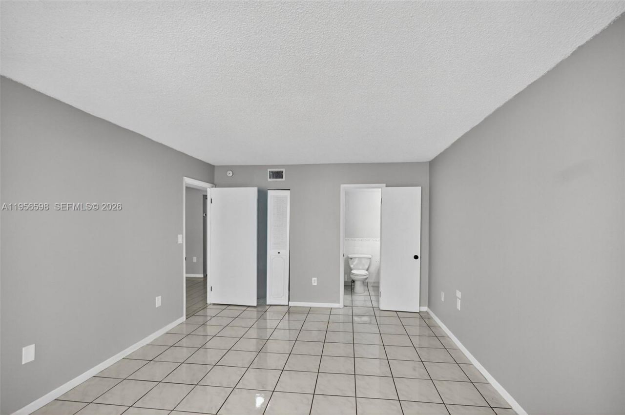 2924 Collins Avenue , Unit 501, Miami Beach, FL 33140 Photo