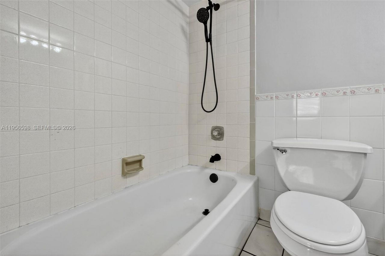 2924 Collins Avenue , Unit 501, Miami Beach, FL 33140 Photo
