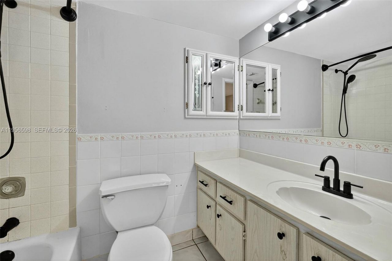 2924 Collins Avenue , Unit 501, Miami Beach, FL 33140 Photo