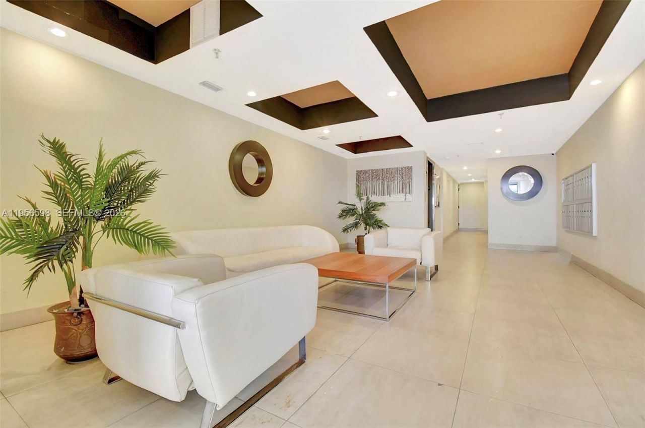 2924 Collins Avenue , Unit 501, Miami Beach, FL 33140 Photo