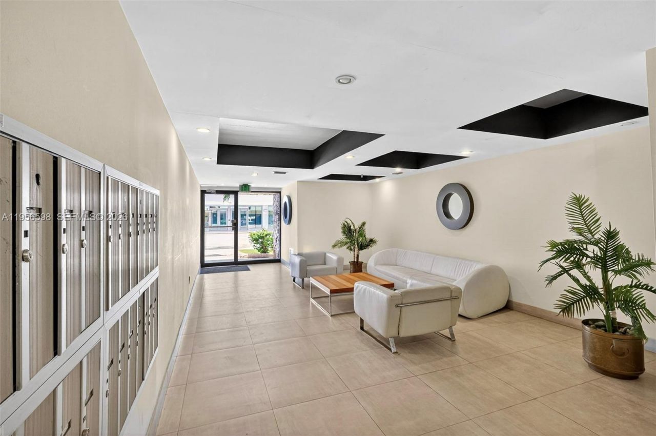 2924 Collins Avenue , Unit 501, Miami Beach, FL 33140 Photo