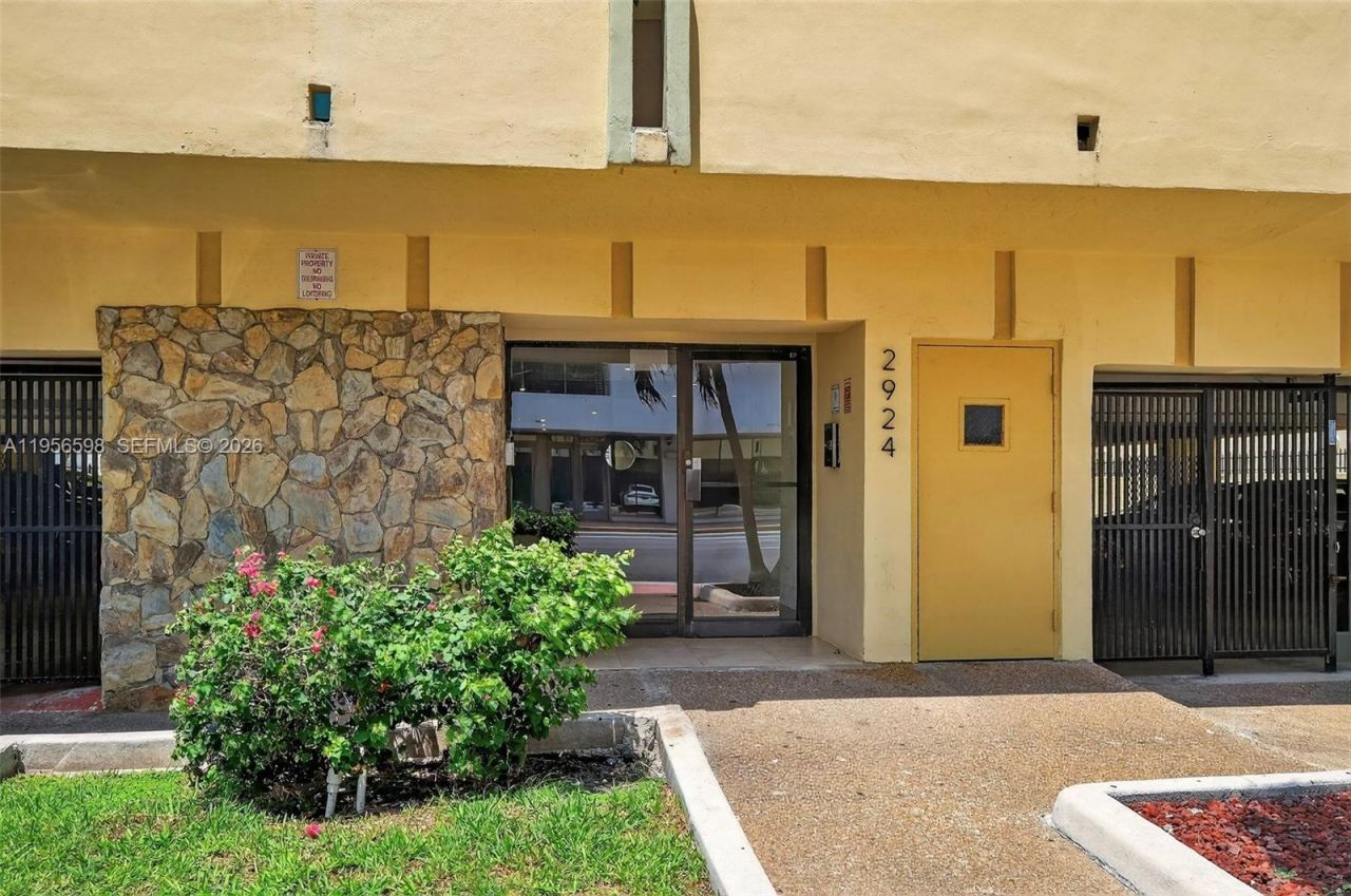 2924 Collins Avenue , Unit 501, Miami Beach, FL 33140 Photo