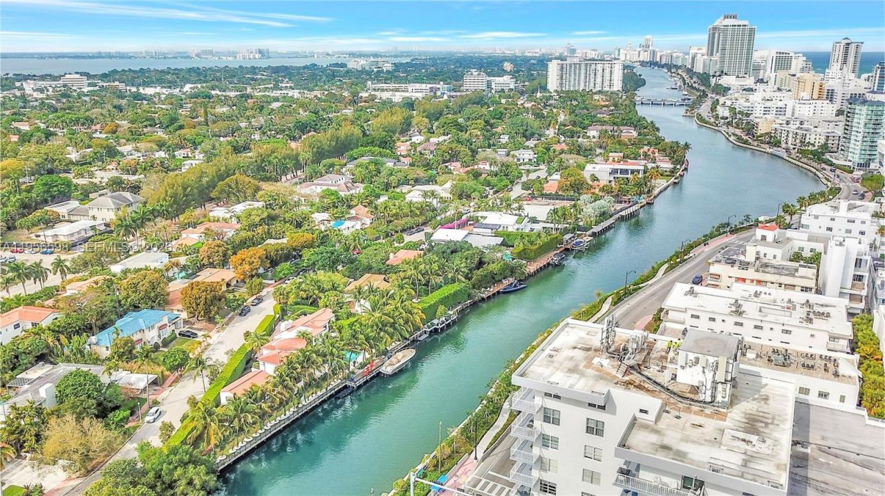 2924 Collins Avenue , Unit 501, Miami Beach, FL 33140 Photo