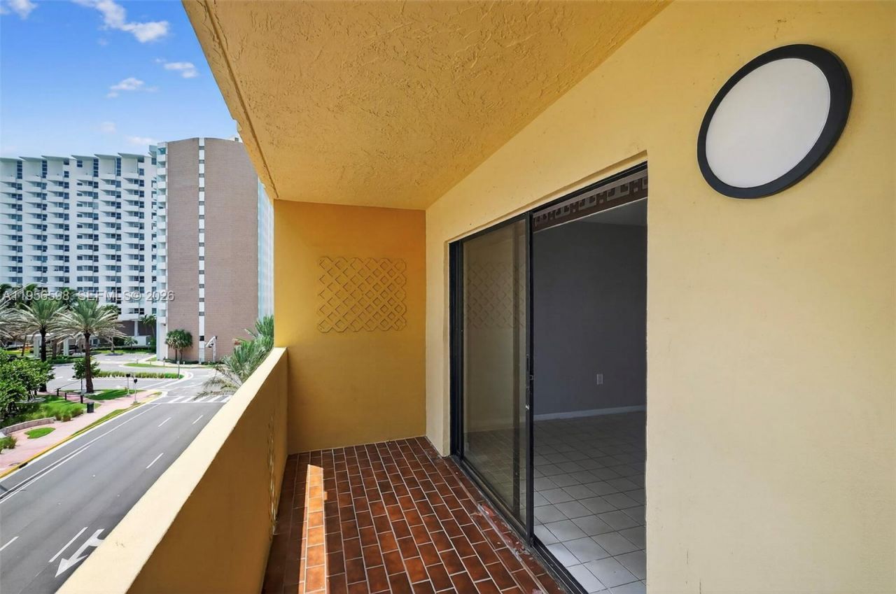 2924 Collins Avenue , Unit 501, Miami Beach, FL 33140 Photo