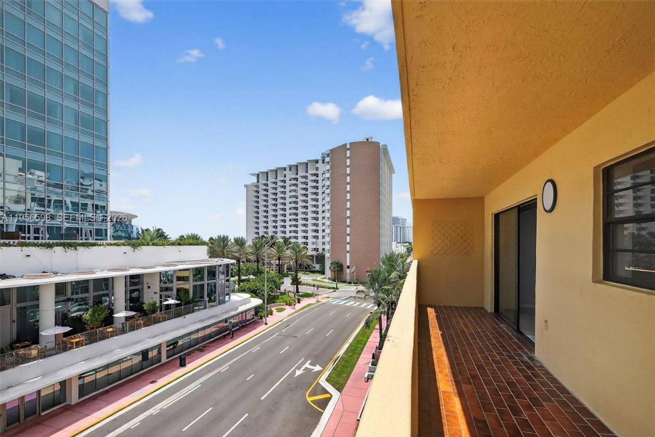 2924 Collins Avenue , Unit 501, Miami Beach, FL 33140 Photo