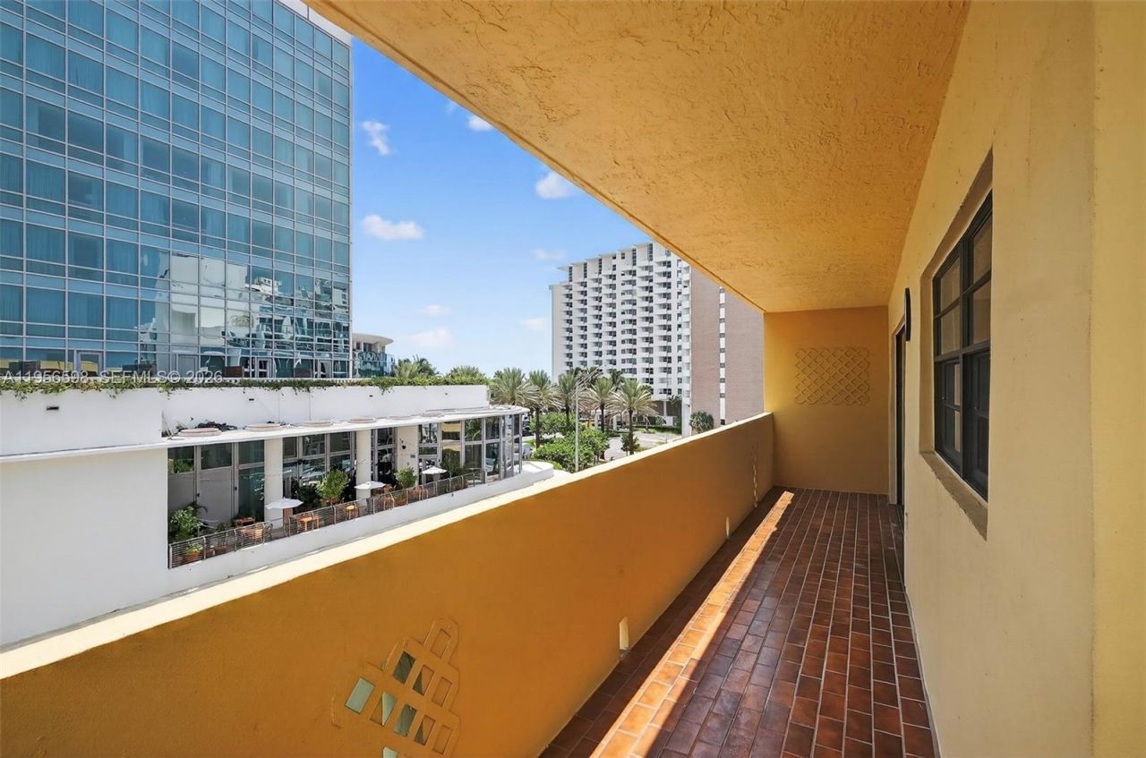 2924 Collins Avenue , Unit 501, Miami Beach, FL 33140 Photo