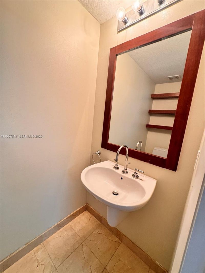 6515 Collins Ave , Unit 905, Miami Beach, FL 33141 Photo