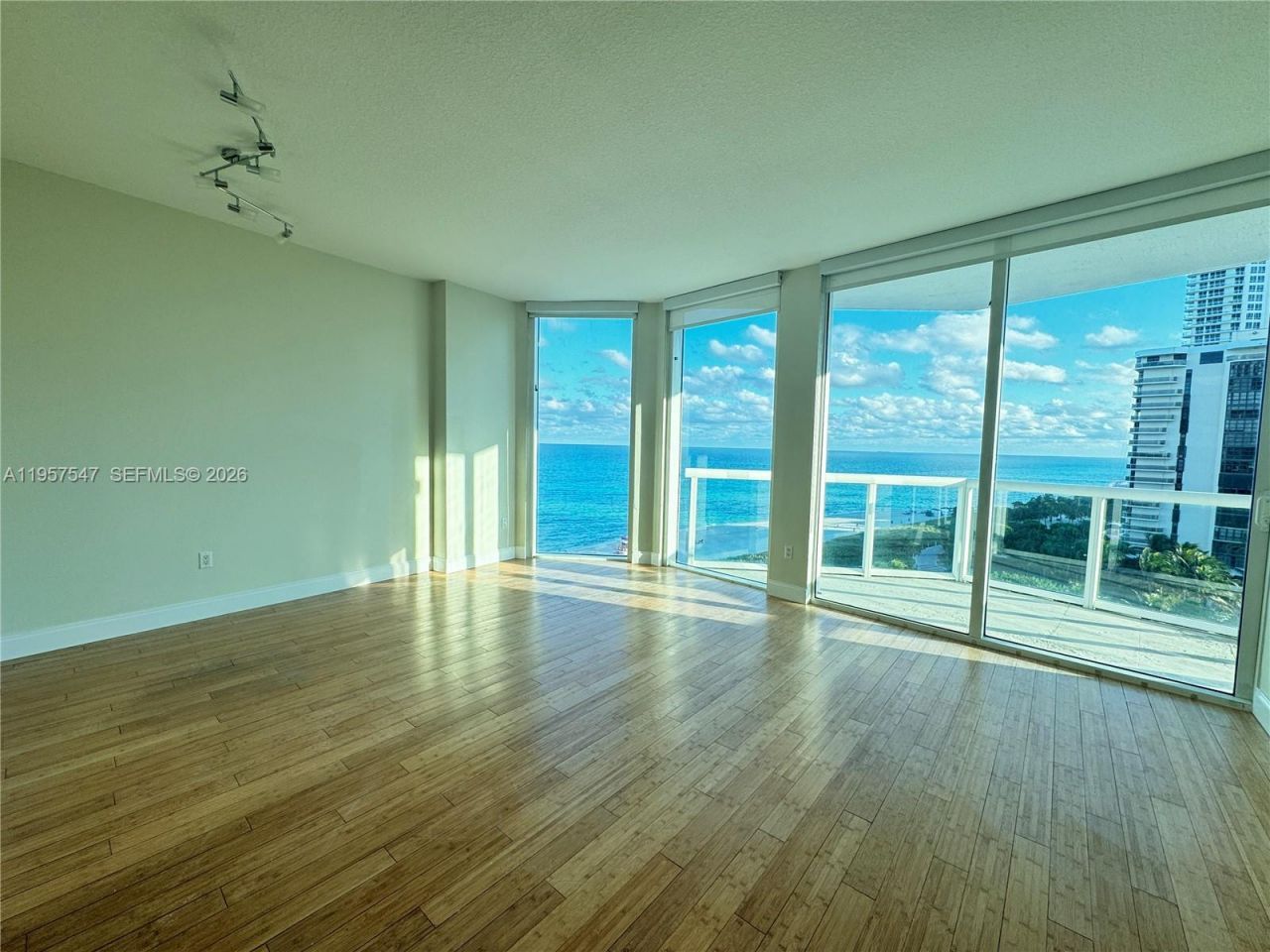 6515 Collins Ave , Unit 905, Miami Beach, FL 33141 Photo