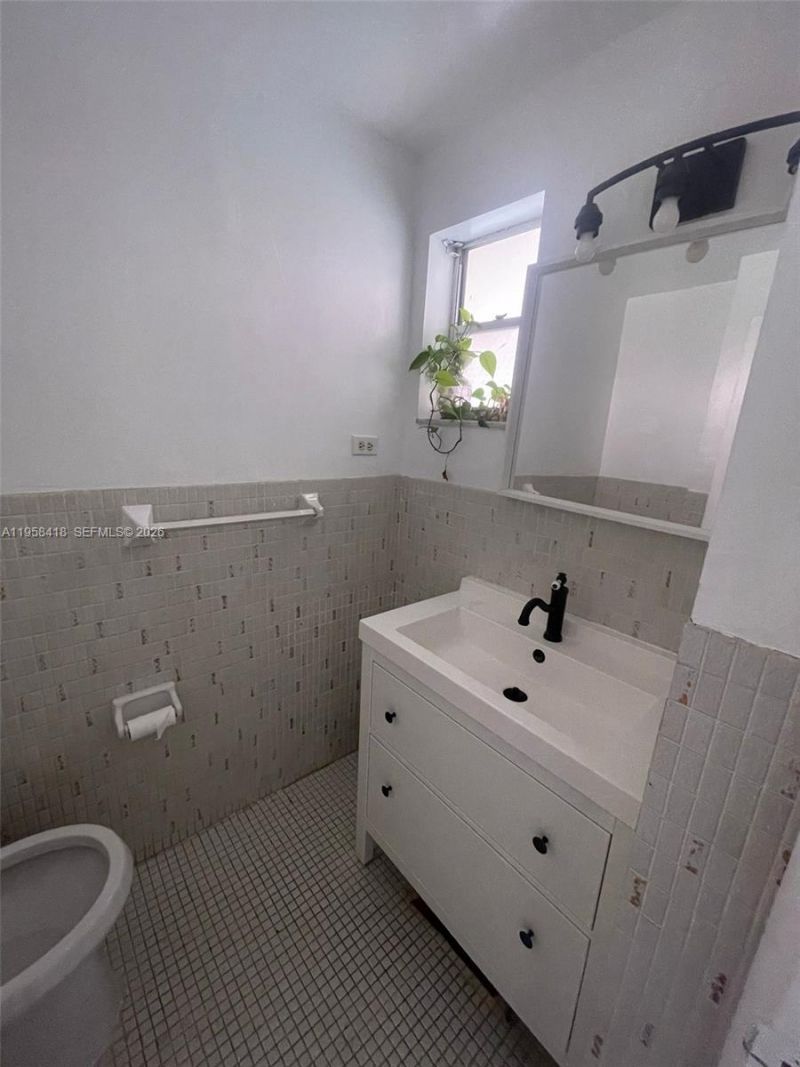 215 SE 3rd Ave, Unit 103C, Hallandale Beach, FL 33009 Photo