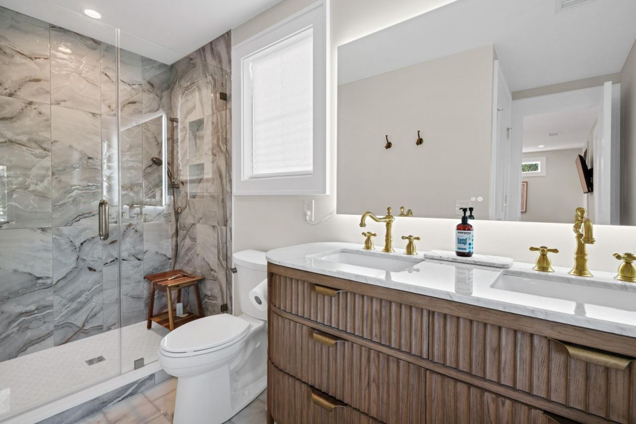 42 Battery Park Road Photo 13