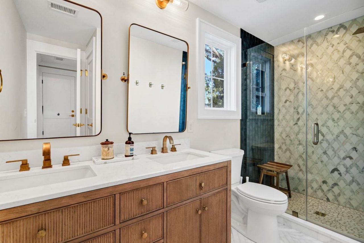 42 Battery Park Road Photo 19