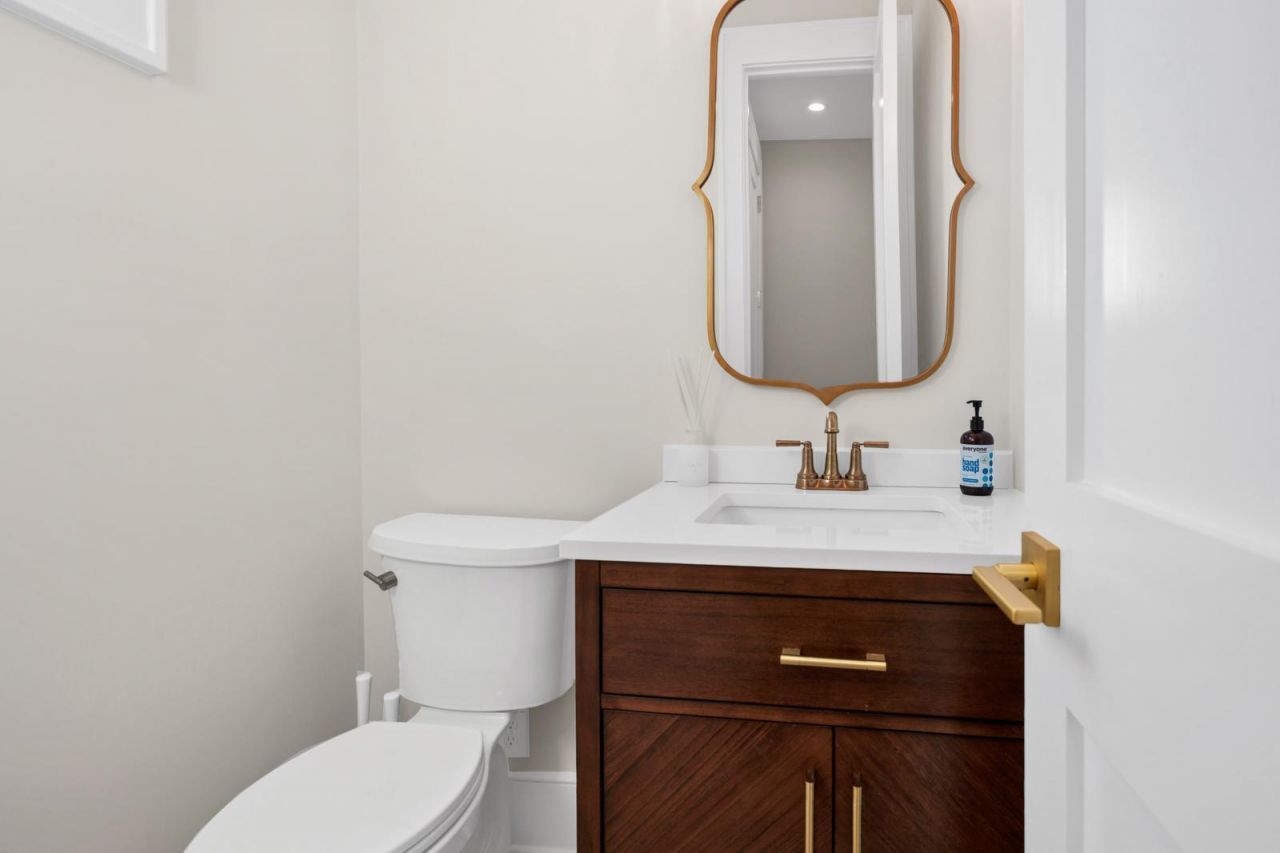 42 Battery Park Road Photo 25