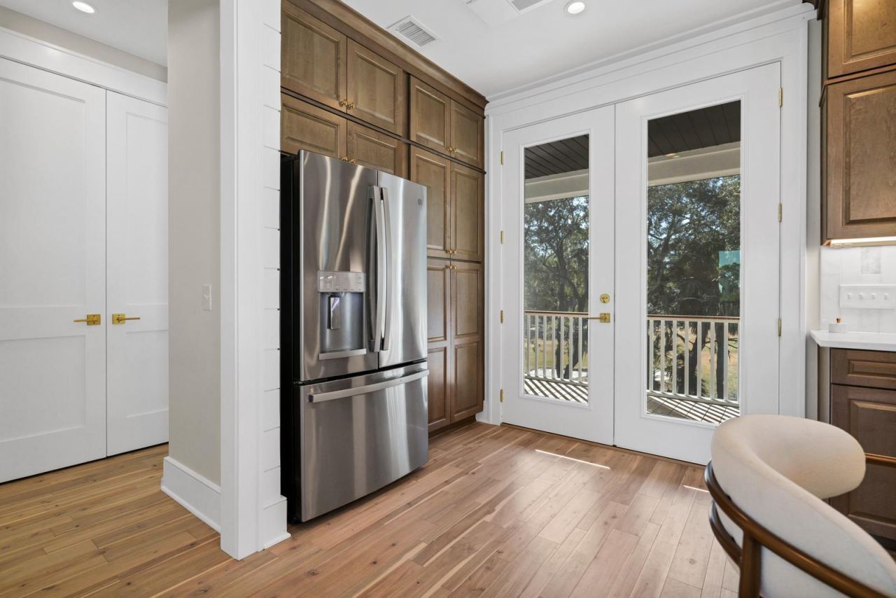 42 Battery Park Road Photo 31