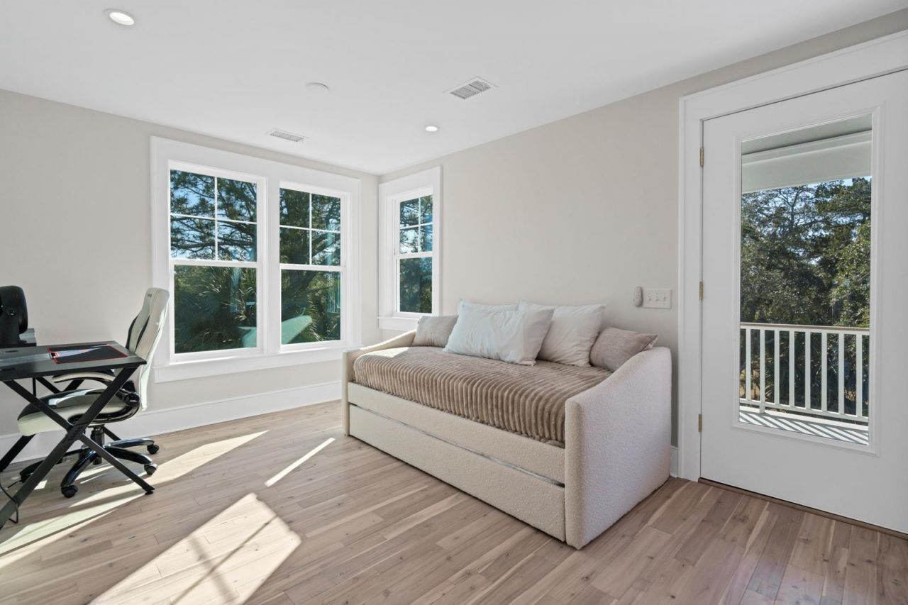 42 Battery Park Road Photo 47