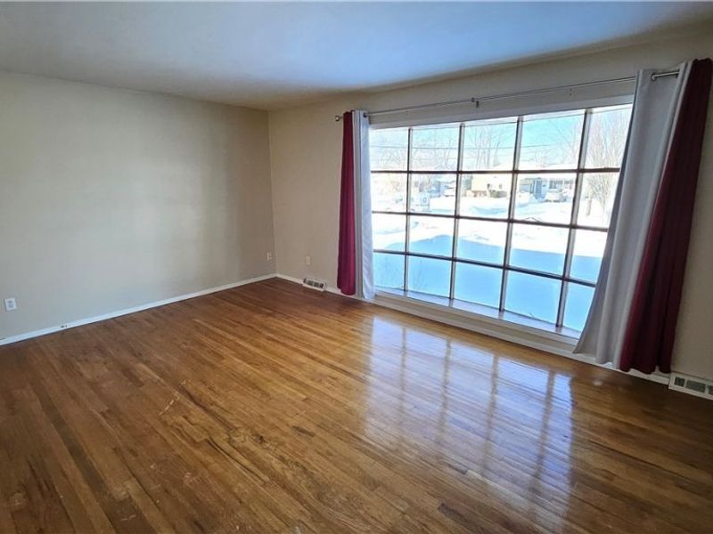 5949 White Pine Drive, Bedford Heights, OH 44146 Photo 3