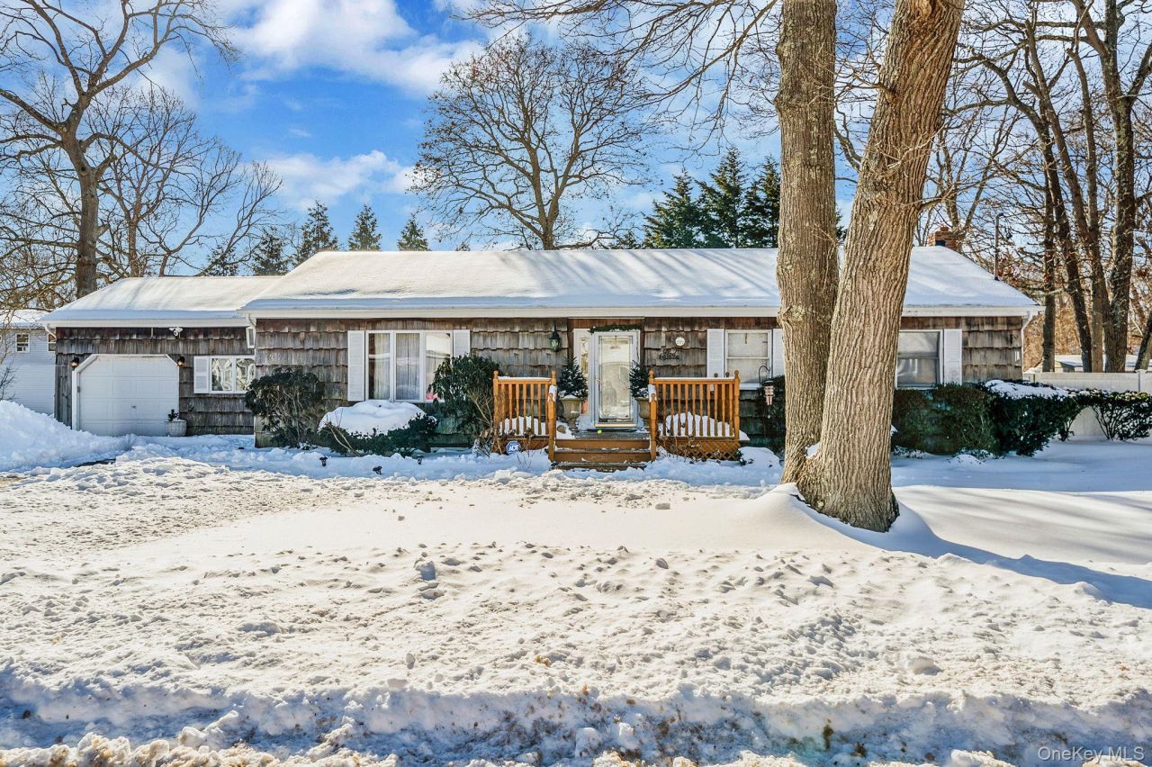 118 Moriches Avenue, Mastic, NY 11950 Main Photo