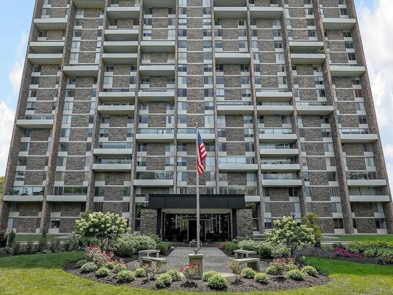 1000 Urlin Avenue, Unit 1402, Columbus, OH 43212 Photo 2