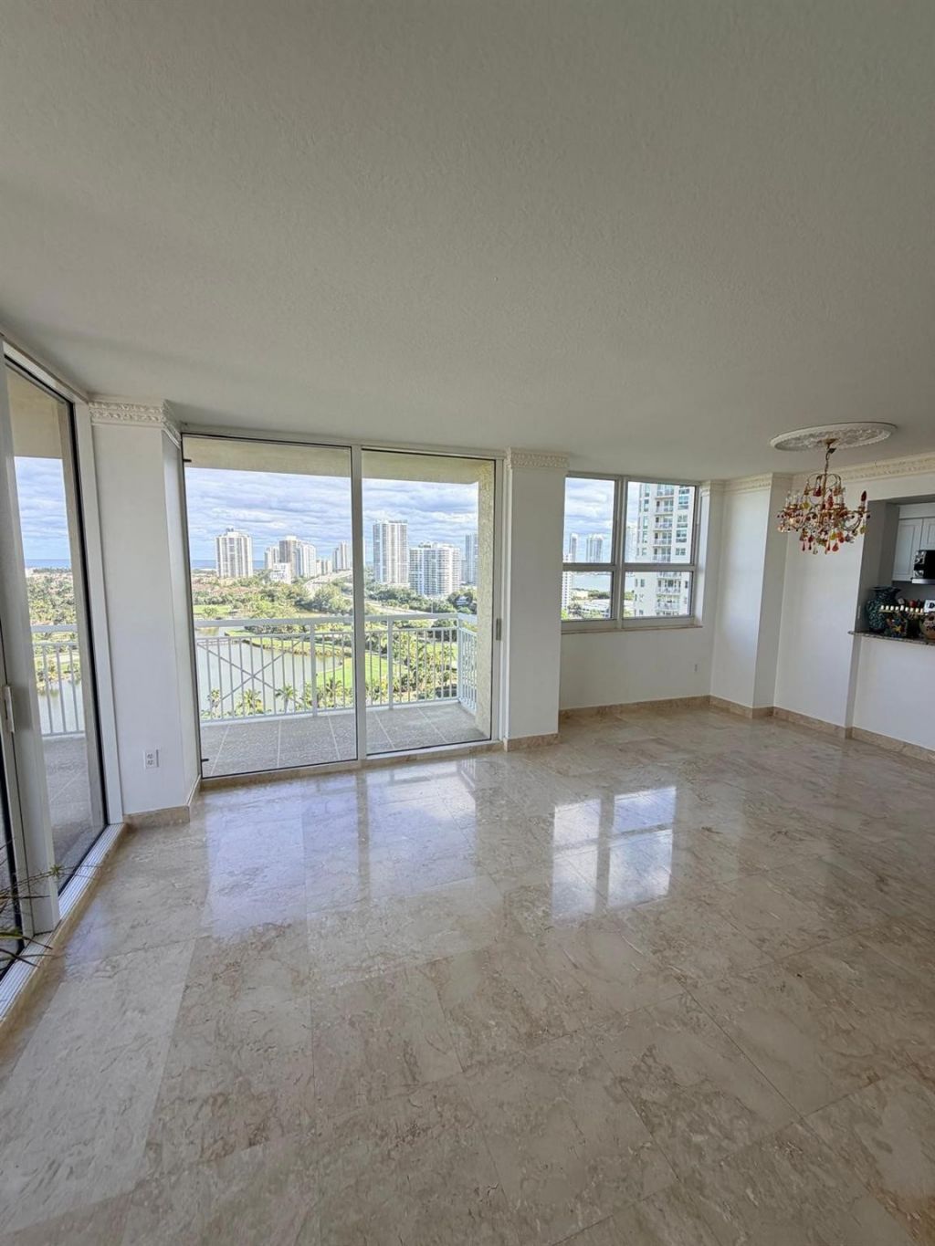 19501 W Country Club Drive, Unit 1814, Aventura, FL 33180 Photo
