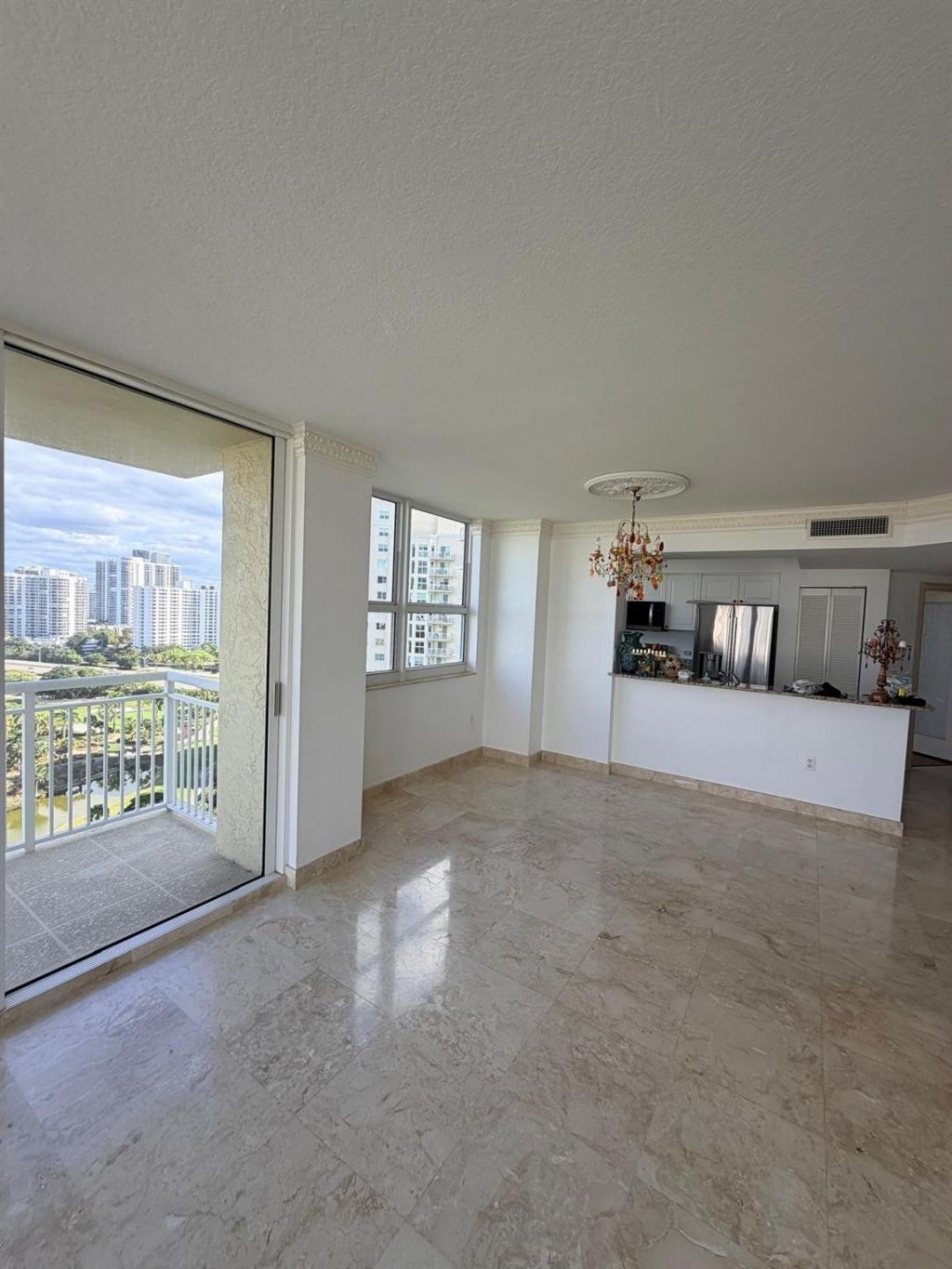 19501 W Country Club Drive, Unit 1814, Aventura, FL 33180 Photo