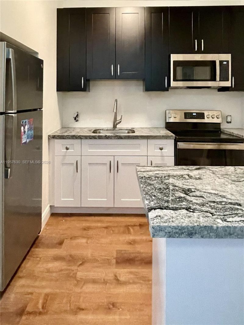 2463 Pine Tree Dr, Unit 4, Miami Beach, FL 33140 Photo