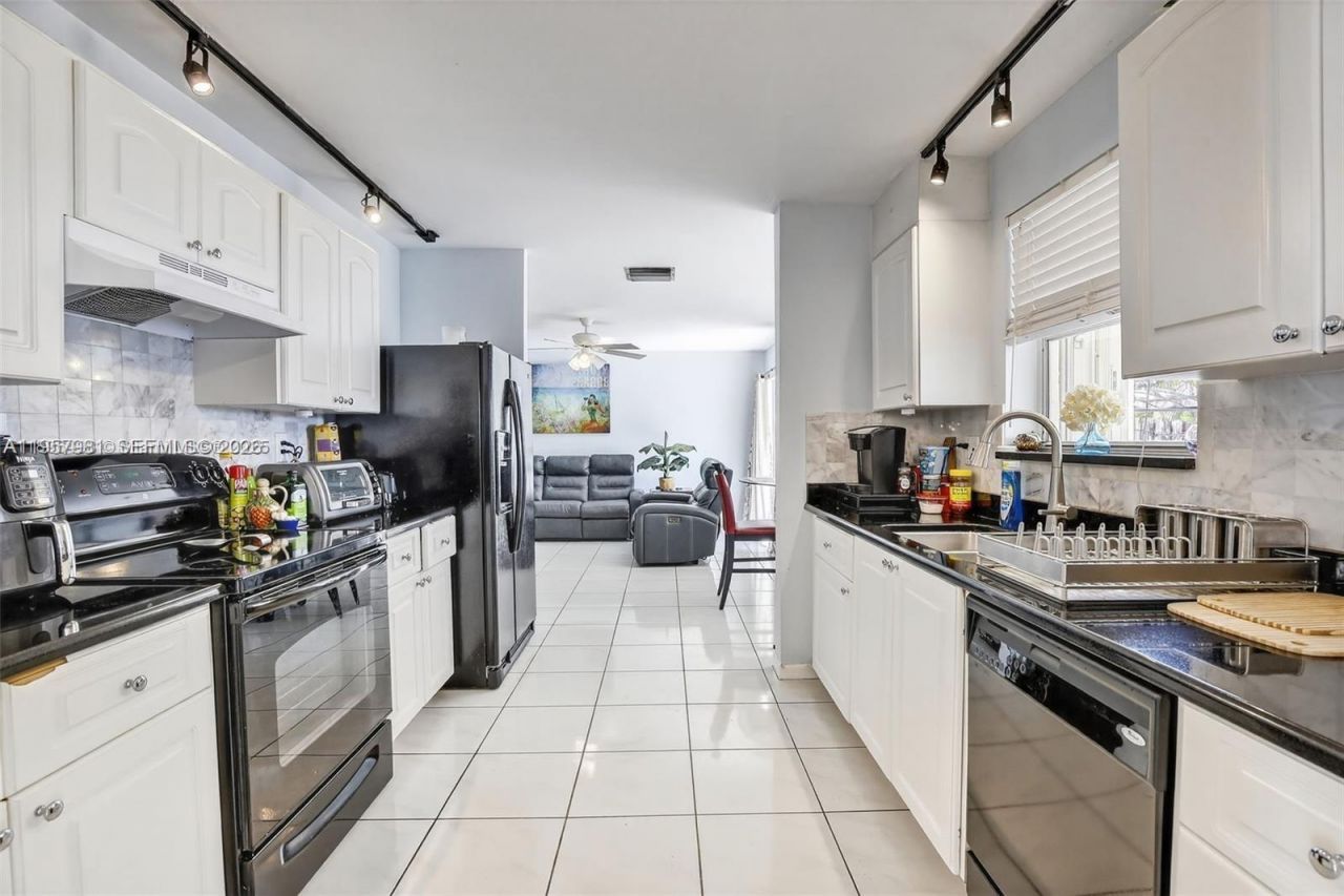 9710 SW 9th Ct, Pembroke Pines, FL 33025 Photo