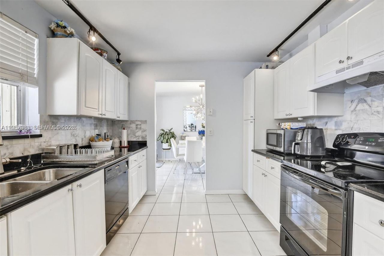 9710 SW 9th Ct, Pembroke Pines, FL 33025 Photo