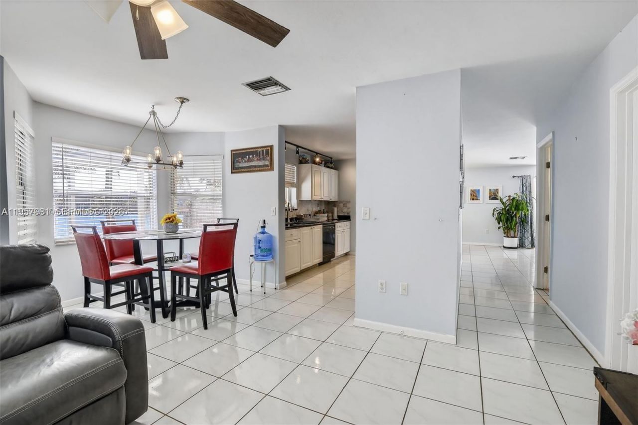 9710 SW 9th Ct, Pembroke Pines, FL 33025 Photo