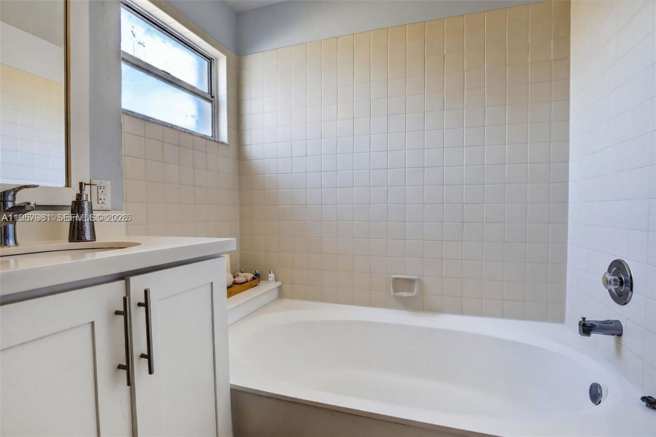 9710 SW 9th Ct, Pembroke Pines, FL 33025 Photo