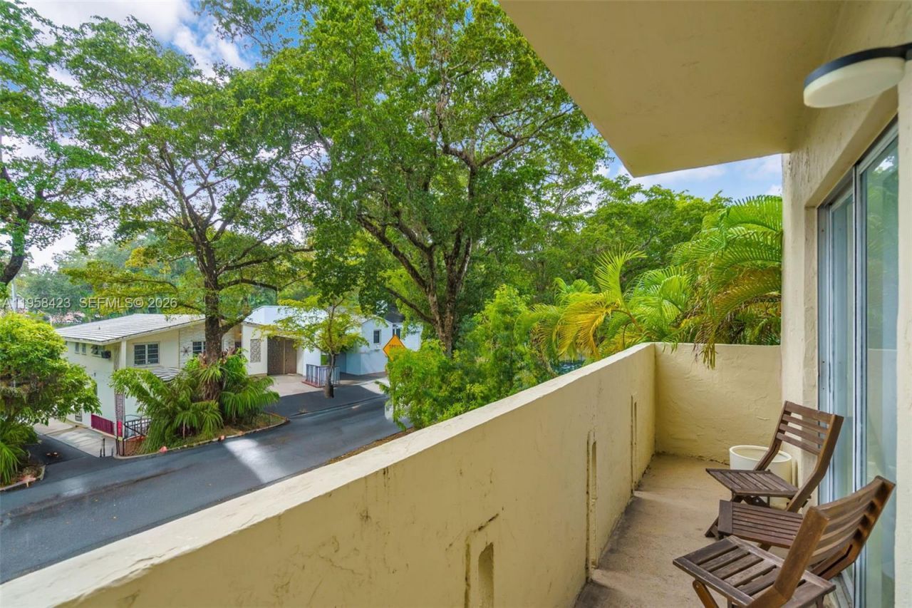 1650 S Le Jeune Rd , Unit 105, Coral Gables, FL 33134 Photo