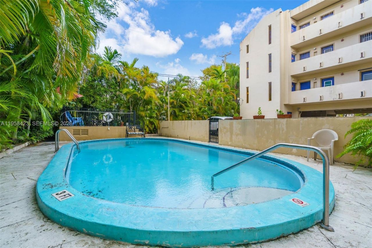 1650 S Le Jeune Rd , Unit 105, Coral Gables, FL 33134 Photo