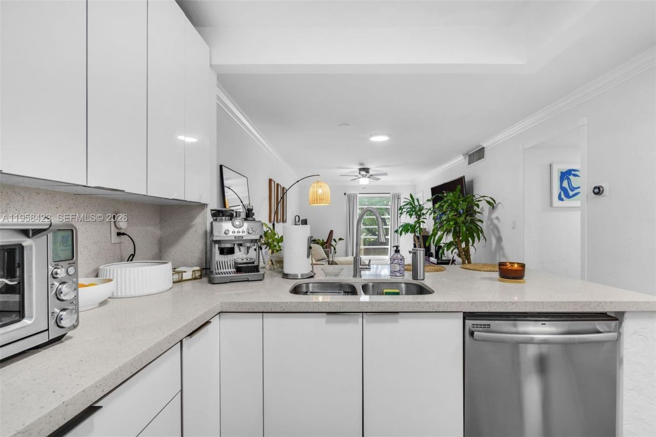 1650 S Le Jeune Rd , Unit 105, Coral Gables, FL 33134 Photo