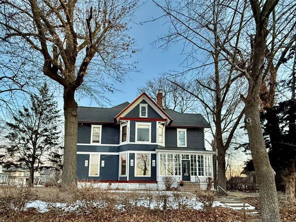 2 E Grant Street, Marshalltown, IA 50158