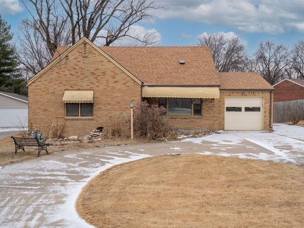 1705 Grand Avenue, West Des Moines, IA 50265