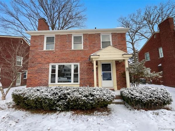 1912 Littlestone Road, Grosse Pointe Woods, MI 48236