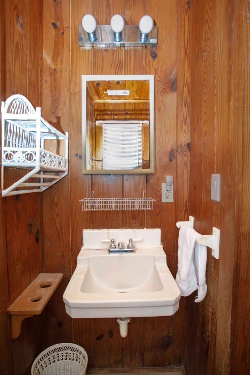 1606 Hillside Dr. S Photo 11