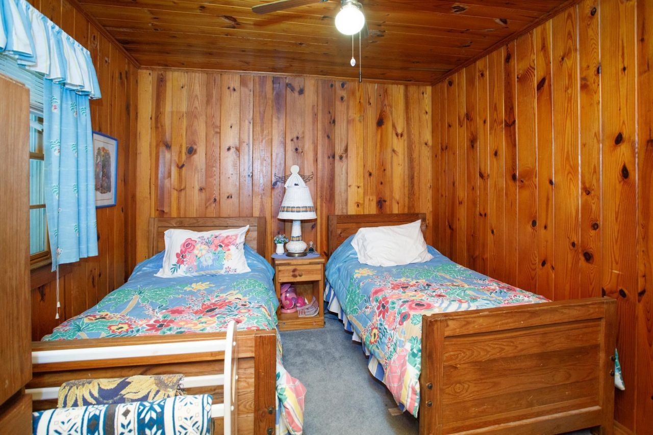 1606 Hillside Dr. S Photo 12