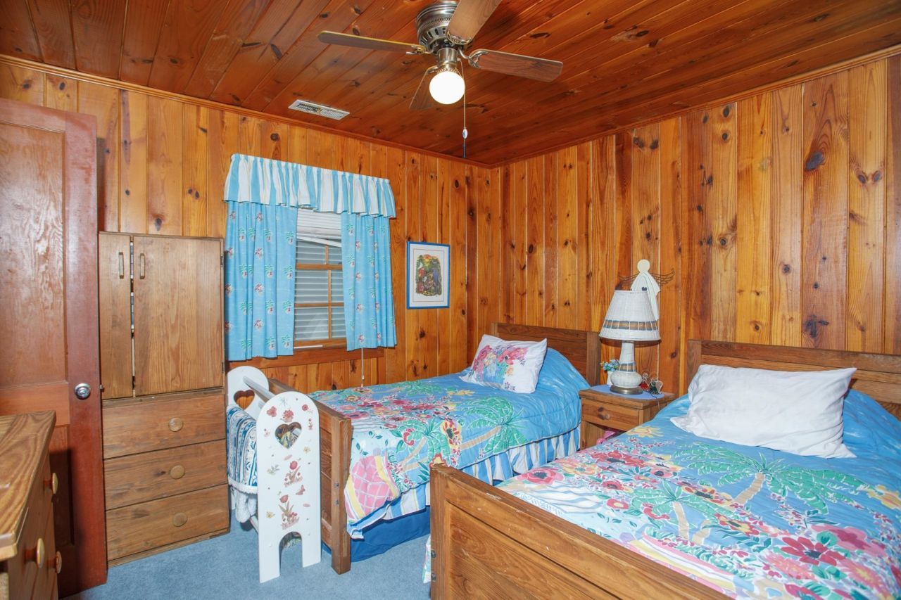 1606 Hillside Dr. S Photo 13