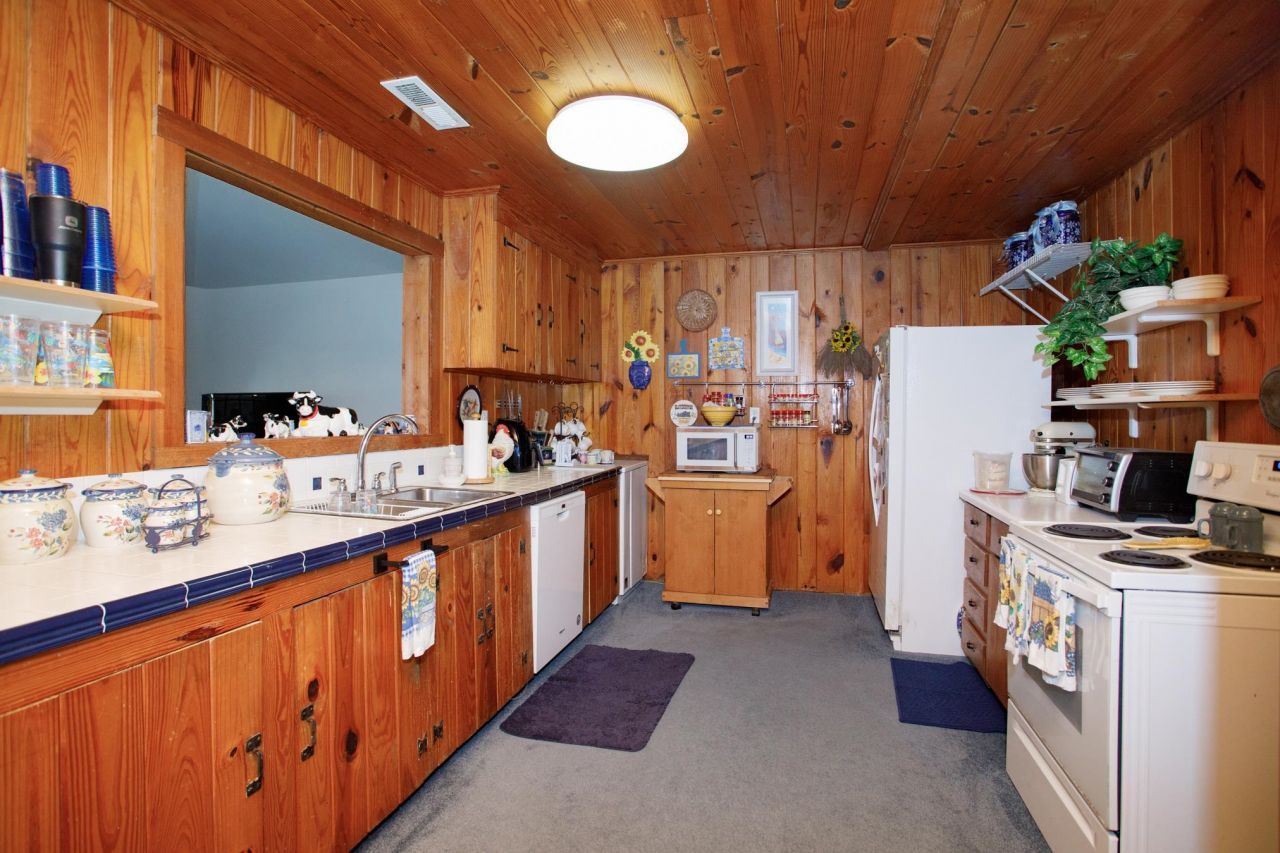 1606 Hillside Dr. S Photo 15